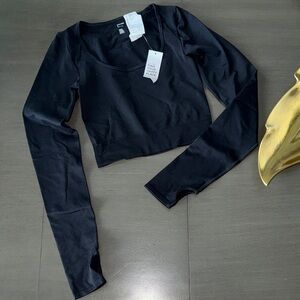 GILLY HICKS CROP LONG SLEEVE TOP